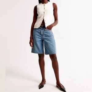 NWT Mara Crew Cream Sweater Vest